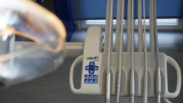 02_ansreas_tsourapas_dentist_