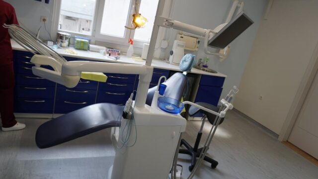 06_ansreas_tsourapas_dentist_